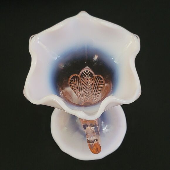 Vintage Duncan Miller 3 Feather Pink Glass Opalescent Cornucopia Decorative Vase - Picture 5 of 13